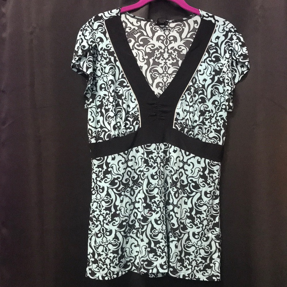 Women’s short sleeve top